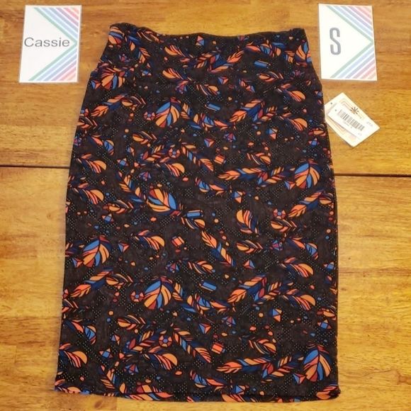 LuLaRoe Dresses & Skirts - Brand New Feather Print Cassie